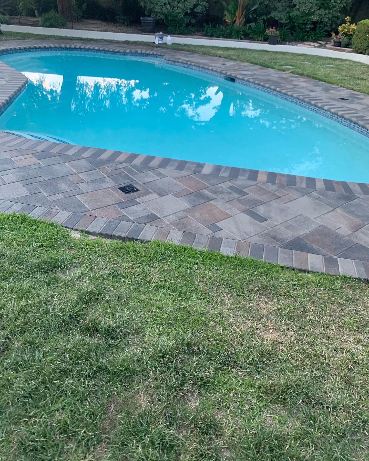 Pool deck paved with interlocking pavers
